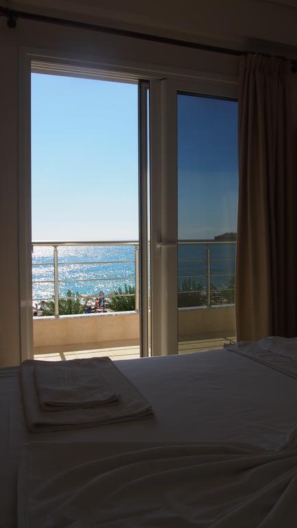 Rondos Hotel هيماري الغرفة الصورة