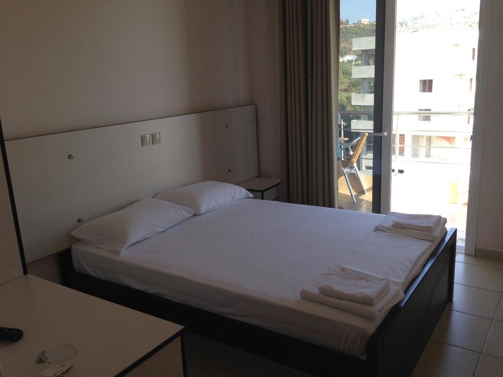 Rondos Hotel هيماري الغرفة الصورة